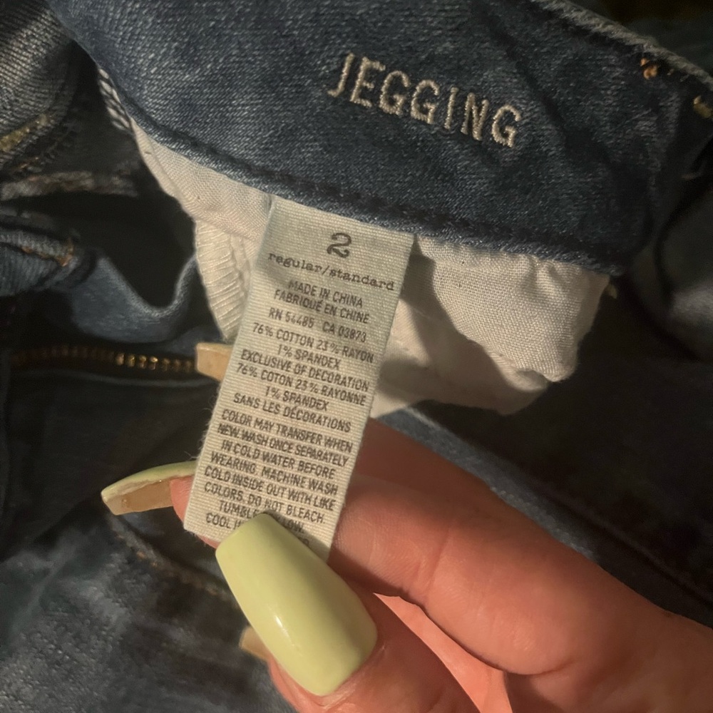 AE Women’s Distressed Blue Jean Jeggings - Picture 4 of 4